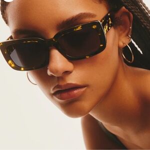 Quay Yada Yada glasses new in packaging